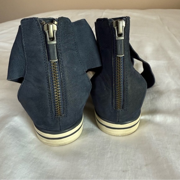 EILEEN FISHER Sandals 9.5 Gladiator Tumbled Nubuck Leather Sneaker Shoes Blue - Picture 3 of 9